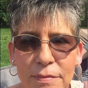 Meet your Posher, Carla